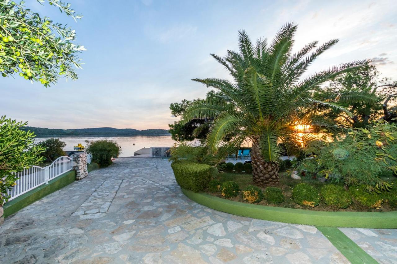 Apartments Villa Punta Royal Pirovac Exterior foto