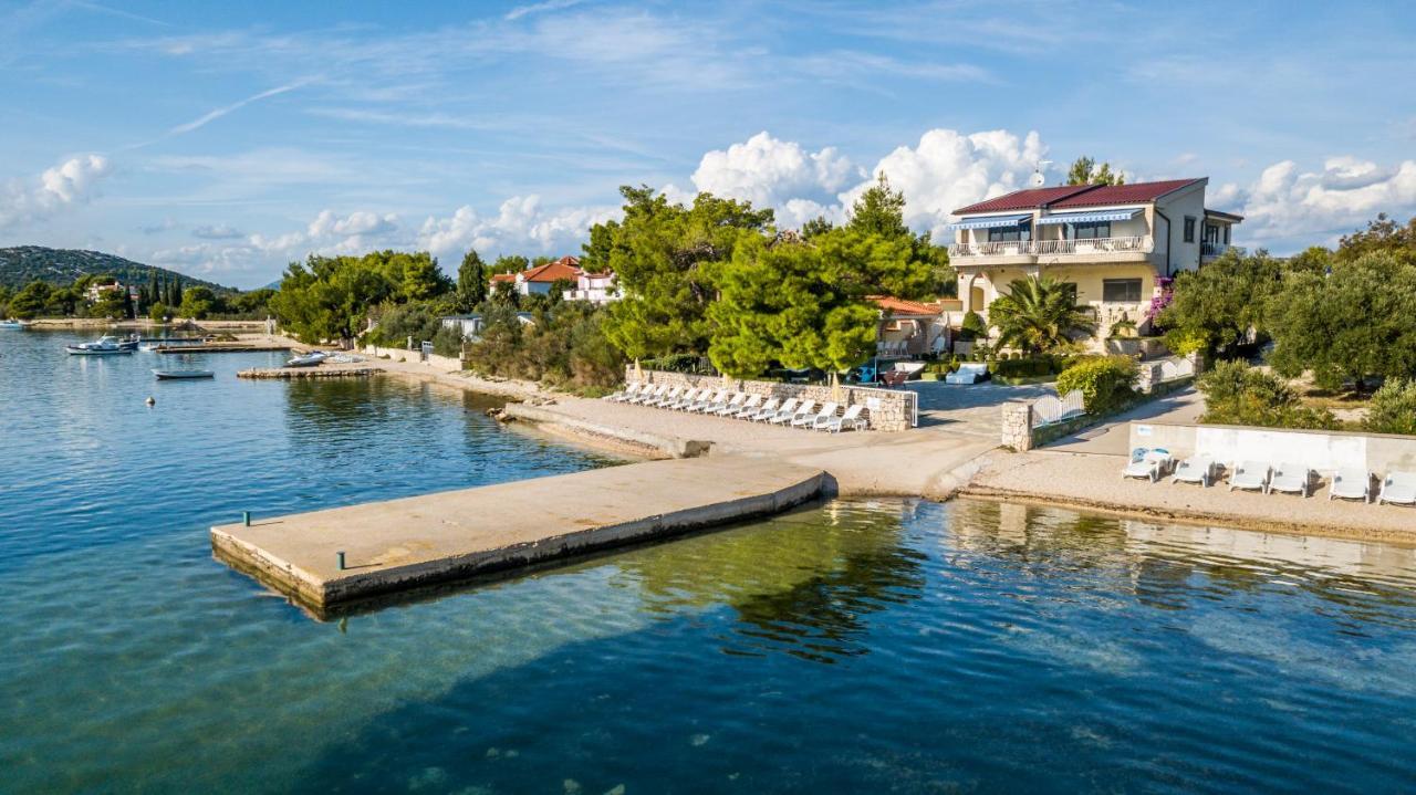 Apartments Villa Punta Royal Pirovac Exterior foto