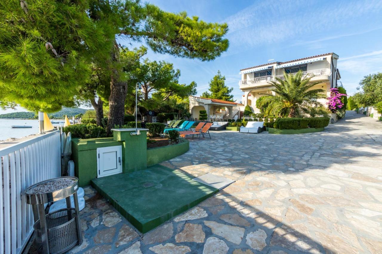 Apartments Villa Punta Royal Pirovac Exterior foto