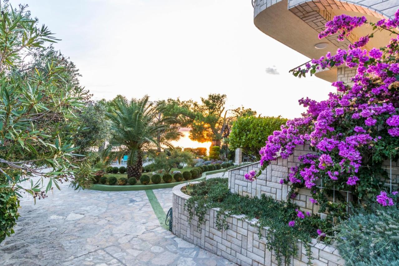 Apartments Villa Punta Royal Pirovac Exterior foto