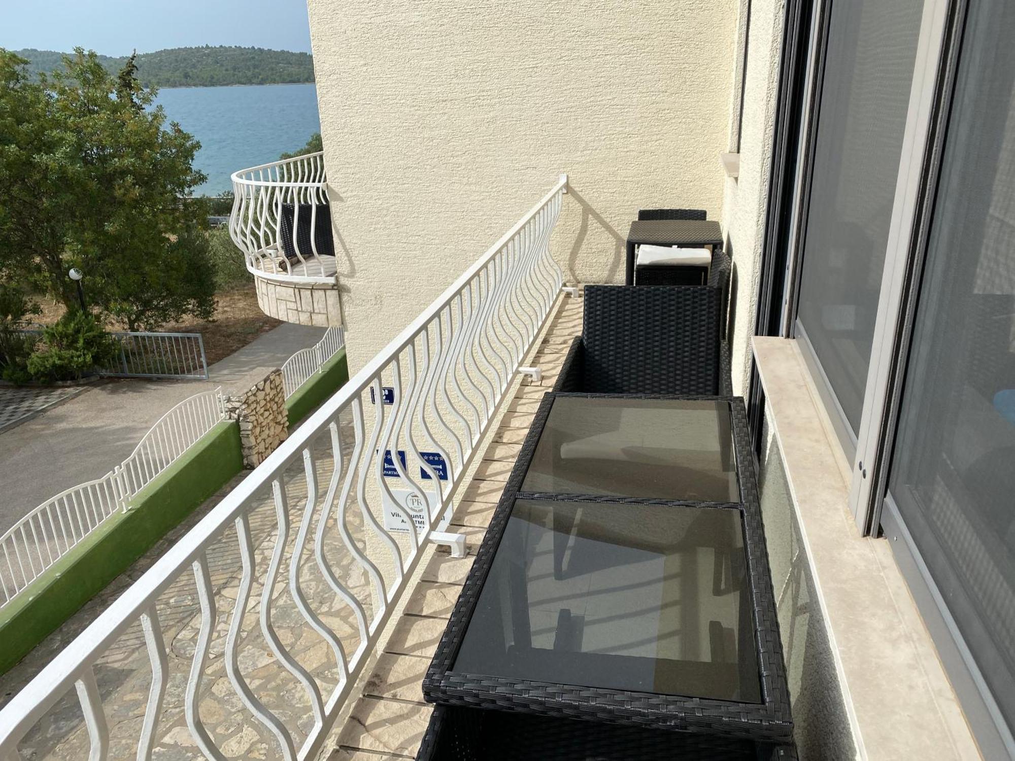Apartments Villa Punta Royal Pirovac Habitación foto