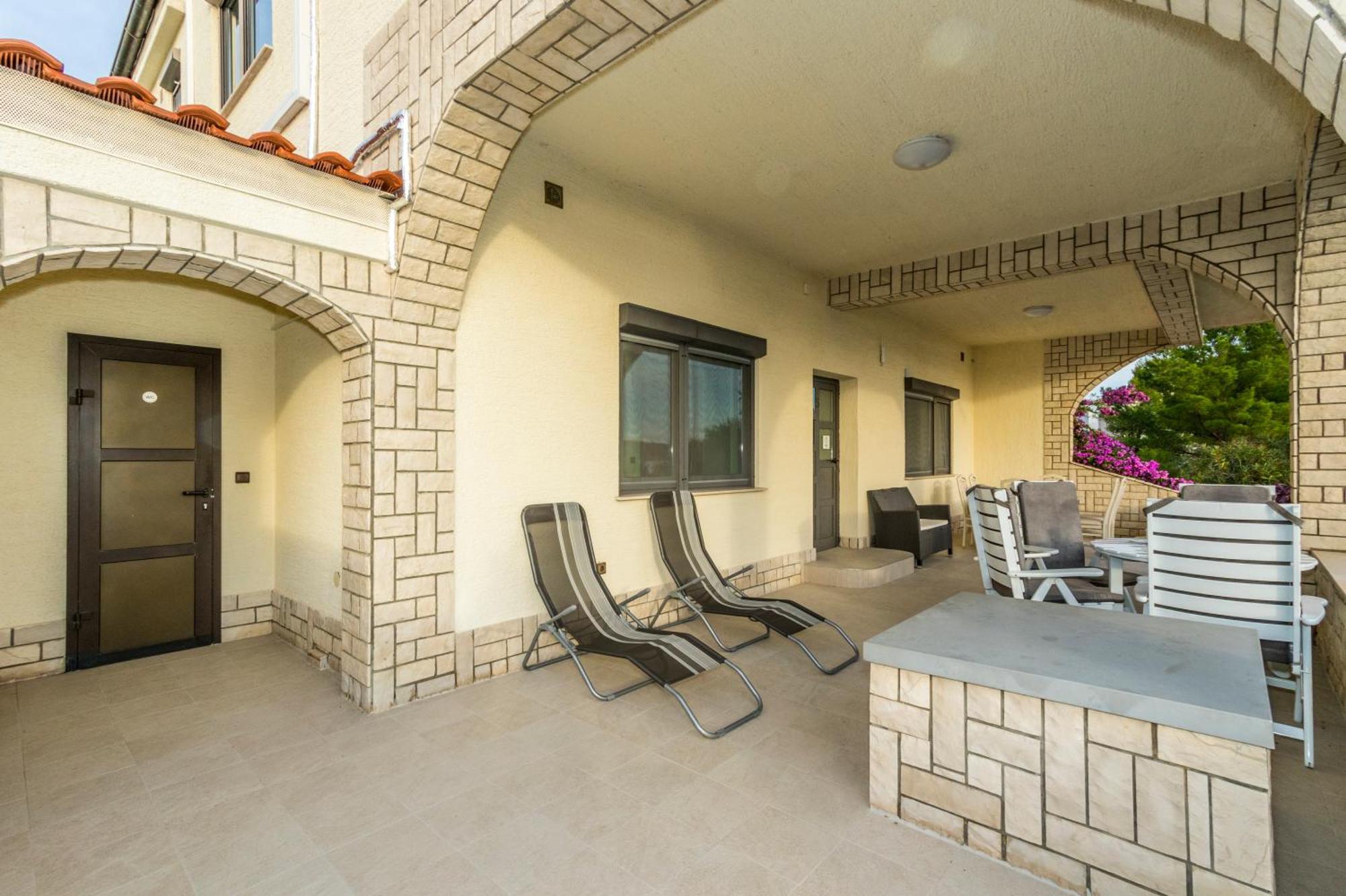 Apartments Villa Punta Royal Pirovac Habitación foto