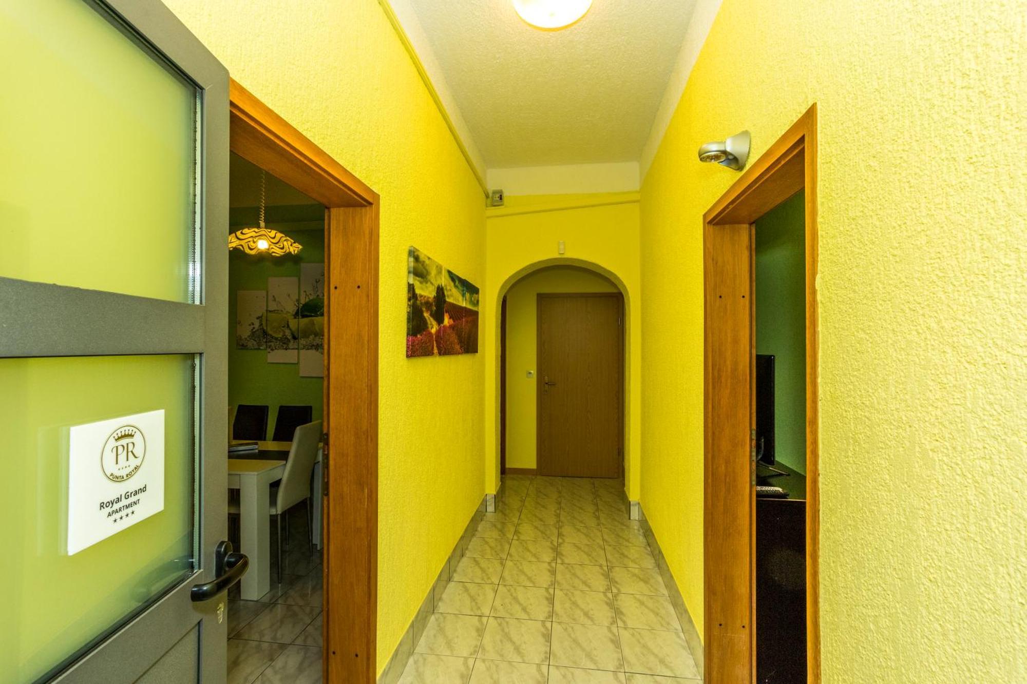 Apartments Villa Punta Royal Pirovac Habitación foto